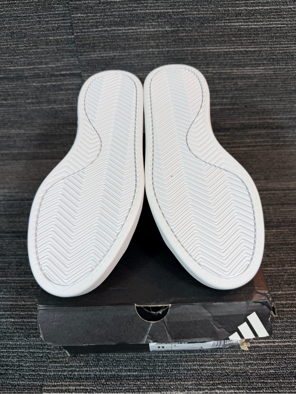 adidas Grand Court 2.0 Cloud White with Gold letters Low Top Sneakers Women’s 11 - Picture 6 of 7